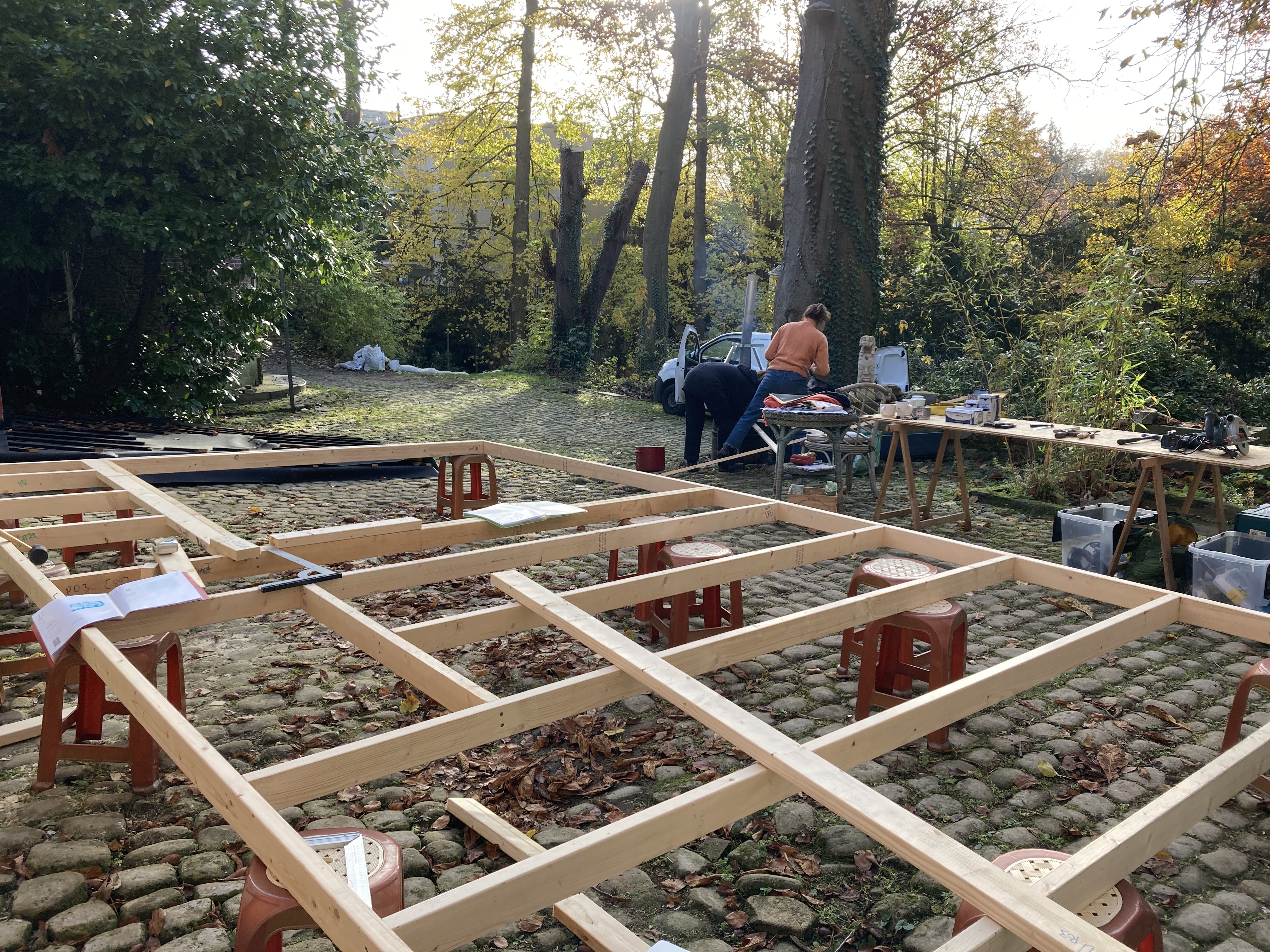 Structure de la dalle de sol en cours de construction au sol