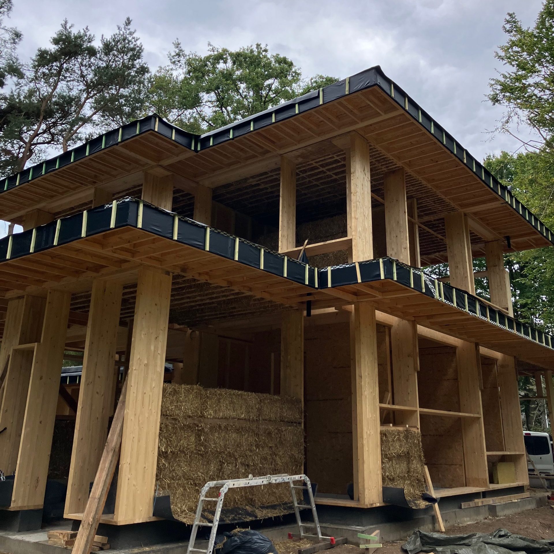 Maison en ossature bois à étage en cours de construction